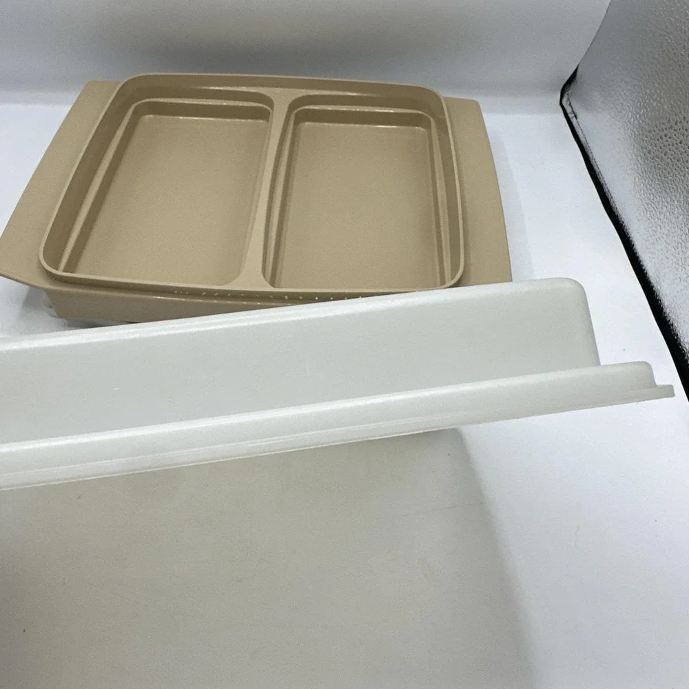 Tupperware 16 Count Deviled Egg Container / Carrier  #723-3 YY1 Vintage